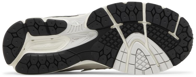 New Balance 1906R Silver Metallic Cream